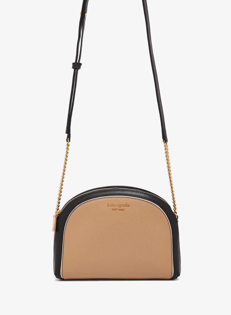 كيت سبيد حقيبة كروس بودي بسحاب وتفاصيل شعار - Image 1