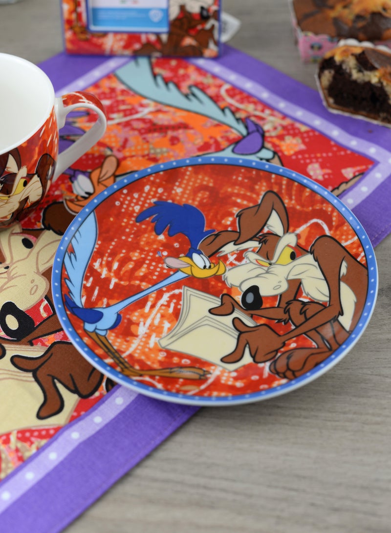 EGAN طبق حلوى لوني تونز 19 سم – طبق بورسلين لمحبي لوني تونز – آمن للاستخدام في الميكروويف وغسالة الصحون – أدوات مائدة ممتعة للوجبات الخفيفة، الكعك والحلويات (وايلي إي. كايوتي وذا رود رنر) - Image 2