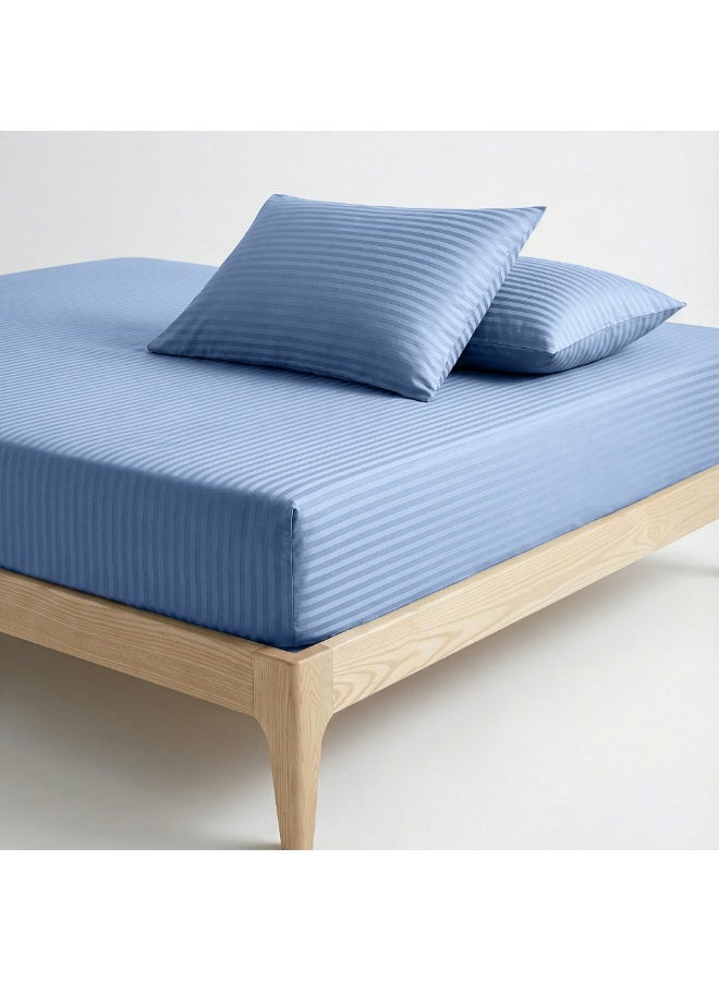 ريلاكس طقم ملاءات سرير فاخر ممتاز - ملاءة سرير فائقة النعومة، تسمح بمرور الهواء، ولطيفة على البشرة، مزودة بجيوب مطاطية عميقة، بالإضافة إلى غطاءي وسادة وملاءة سرير واحدة، لون أزرق، 180 × 200 سم - Image 2