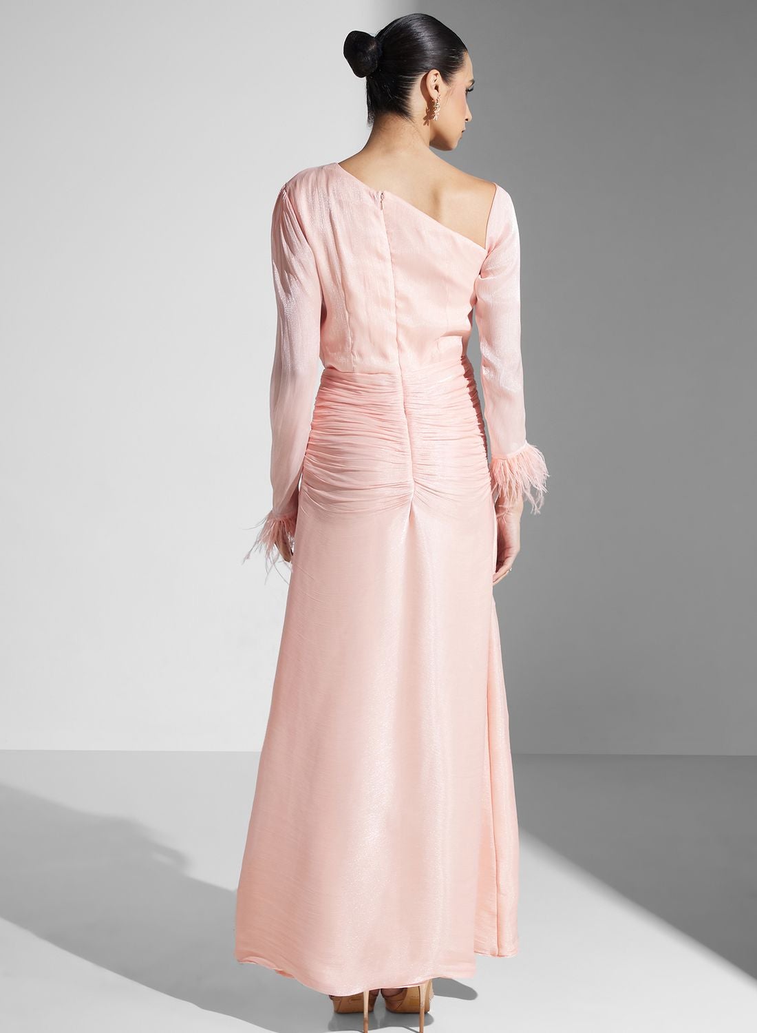 فستان ريش غير متماثل