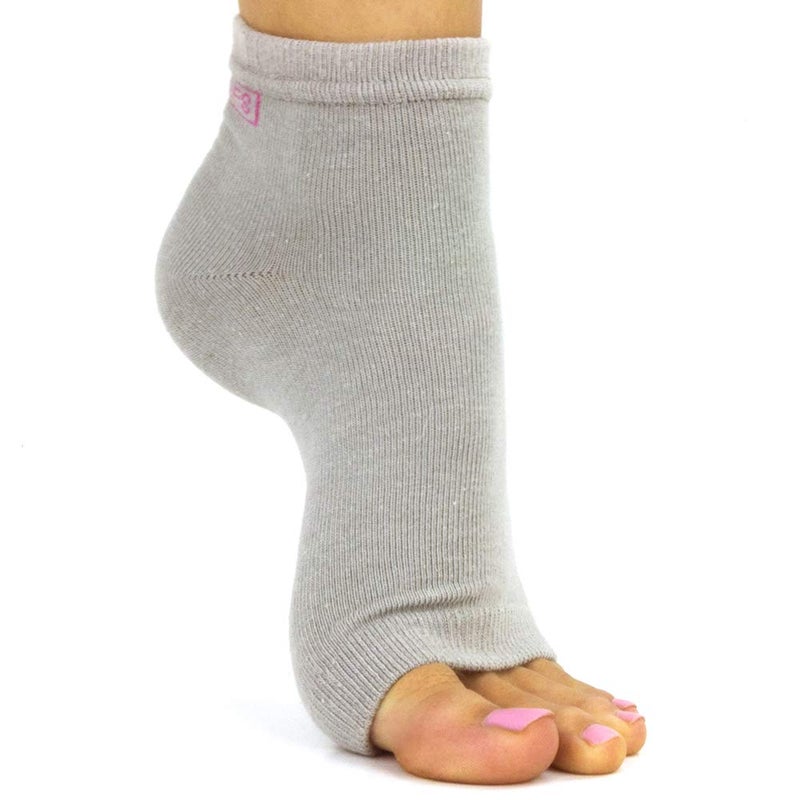 Freetoes جوارب فريتويس بدون أصابع - 3 أزواج. 1-وردي، 1-وردي مزخرف، 1-رمادي - Image 3