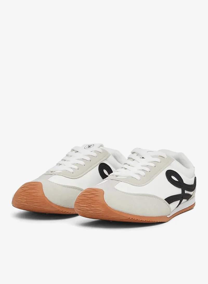 ستايلي اكتيف حذاء رياضي مسطح برباط وجوانب دانتيل