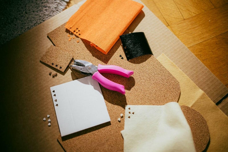Fiskars Heart Shape Craft Hole Punch - Handheld Paper 1/4" Single Hole Punch with Cushioned Grip - Scrapbooking and Greeting Card Arts Tool - Image 2