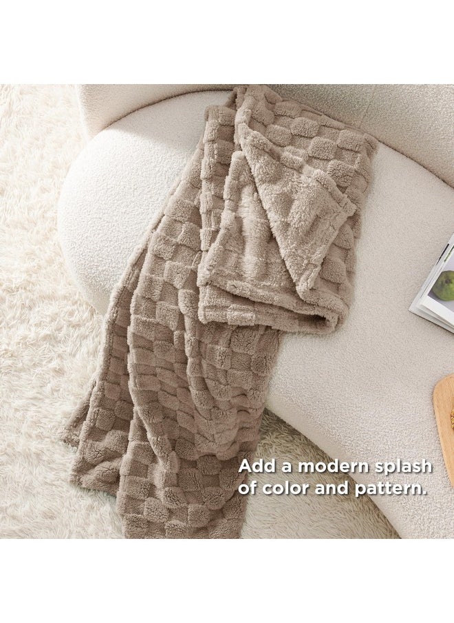بيد شور بطانية Bedsure Light Taupe Throw Blanket للأريكة - بطانيات ناعمة للغاية ومريحة للنساء، بطانية صوفية صغيرة لطيفة للفتيات، 50 × 60 بوصة  - Image 5