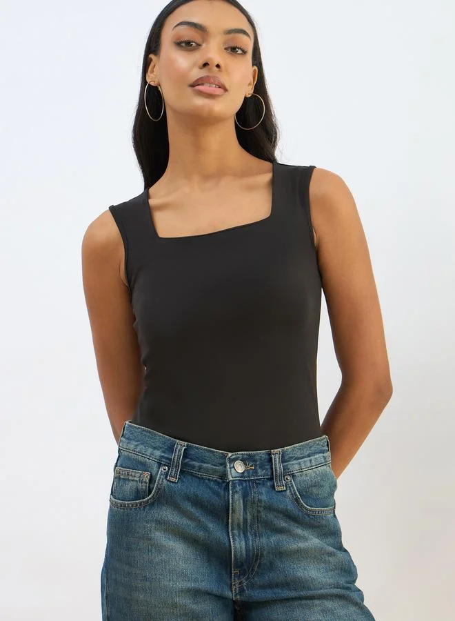 ساسافراس بودي سوت نسائي بدون أكمام أسود من ساسافراس