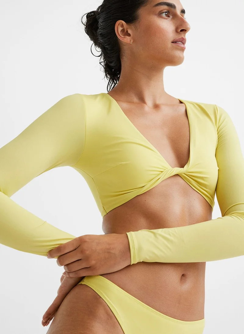 H&M Front Twist Bikini Top
