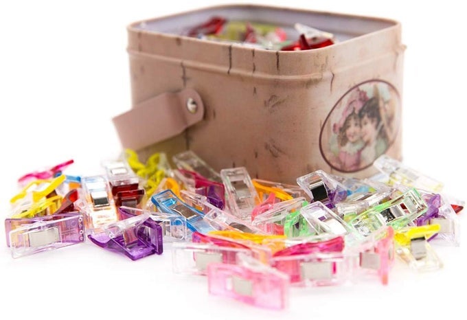 100 PACK MULTIPURPOSE SEWING CLIPS FOR QUILTING AND CRAFTS WITH TIN BOX ASSORTED COLORS