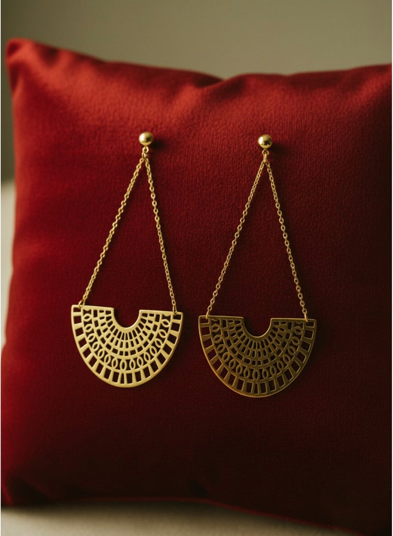 Julia Store A luxurious and modern piece of jewelry plated with 21-karat gold, crafted from stainless steel, featuring a simple and elegant design inspired by the Egyptian Queen Nefertiti and the ancient lotus flower. An ideal gift. - Image 2