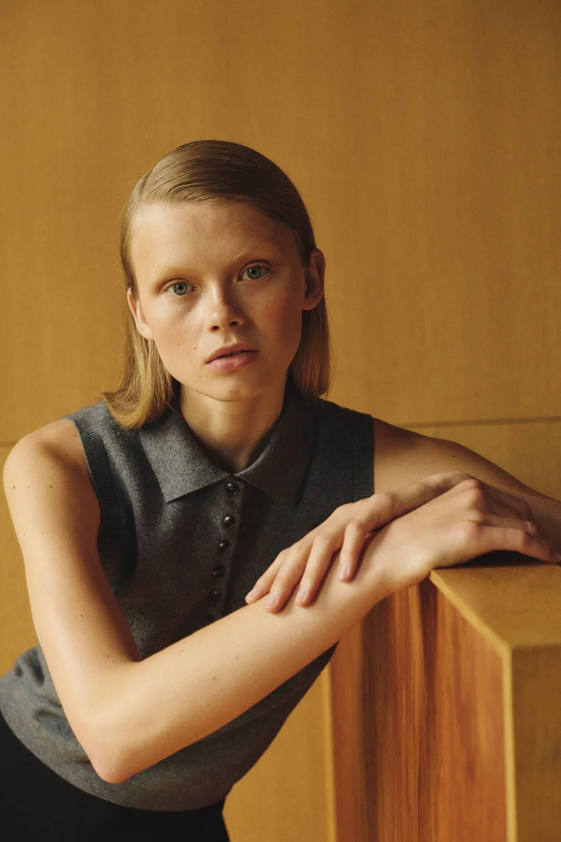 H&M Collared sweater vest