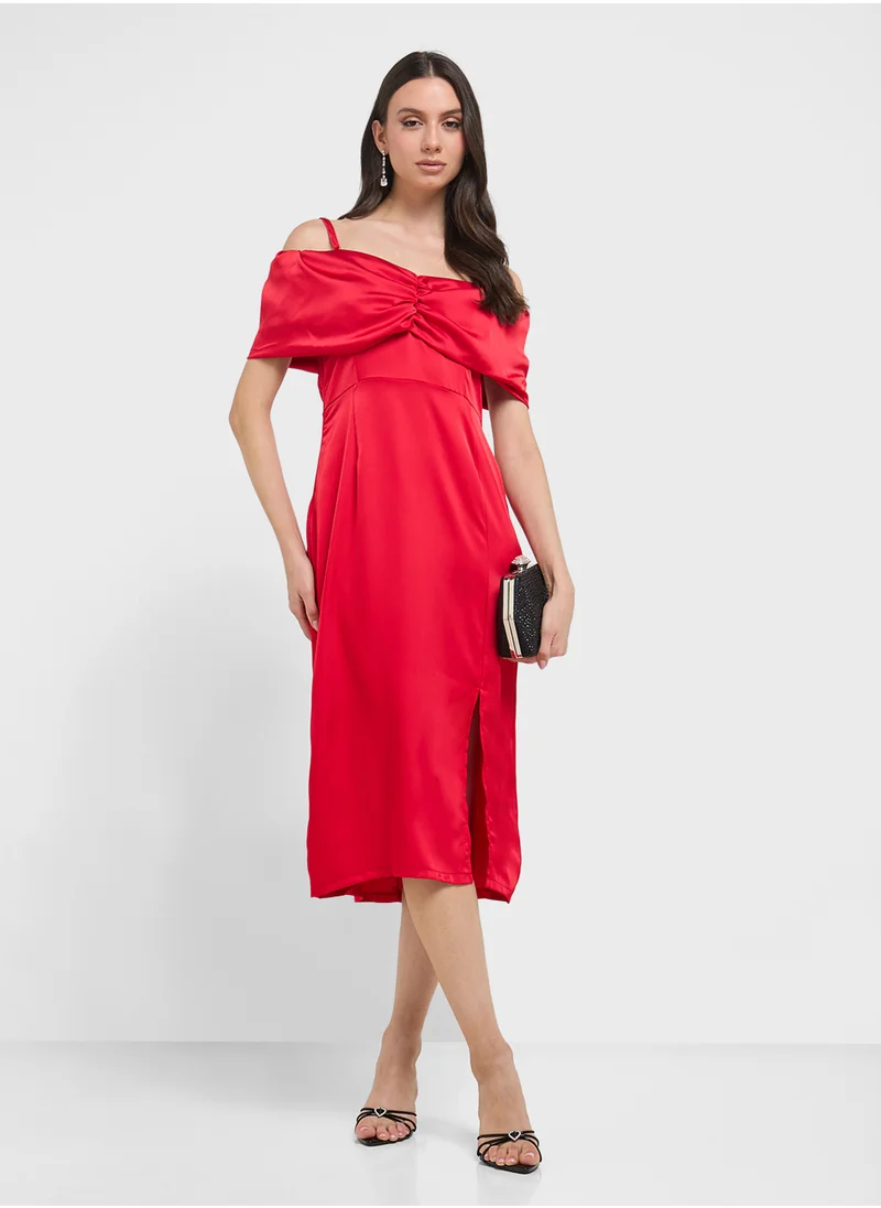 ايلا Off Shoulder Shift Dress