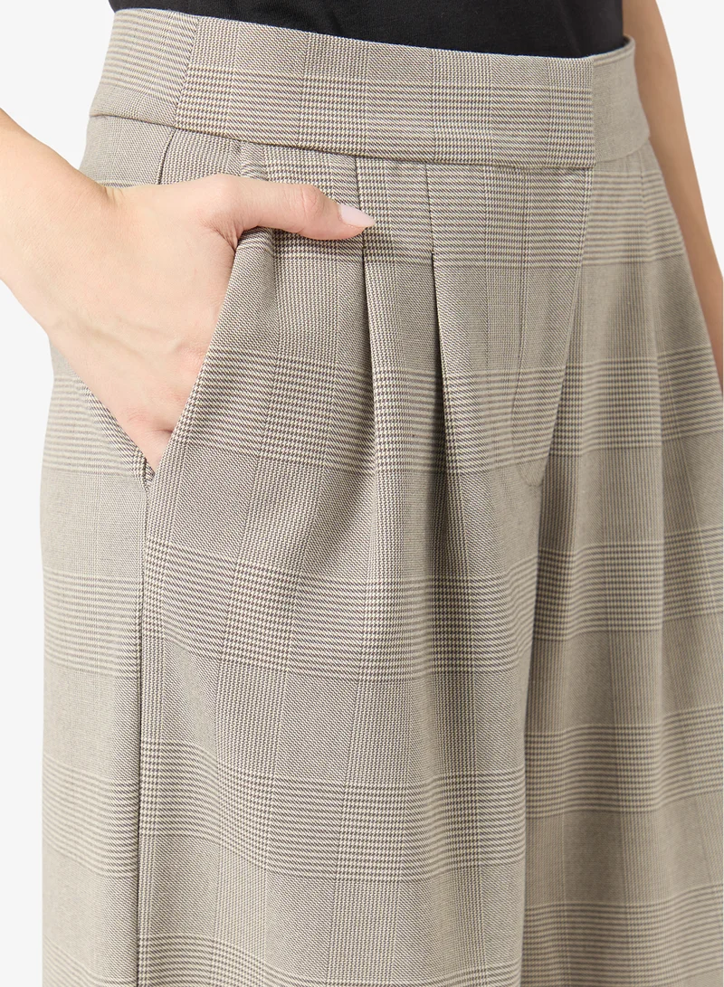 Only  Onlravi  Pleat Check Wide Leg Pant for Women | Best Price UAE