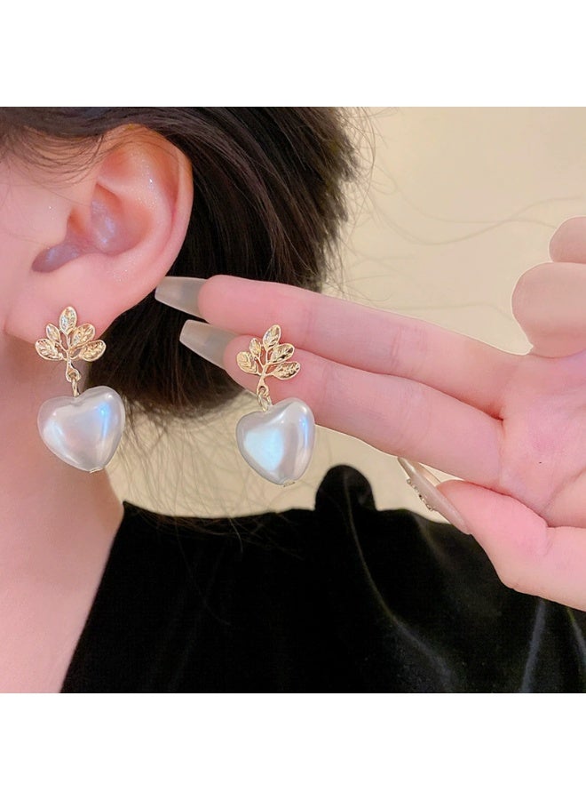 Goolsky أقراط إس925 فضة استرلينية على شكل قلب ورقة مع لؤلؤة – مجوهرات فاخرة عصرية بسيطة، لؤلؤة ونقوش ورقية مضادة للحساسية، للمكتب/الفعاليات اليومية غير الرسمية - Image 1