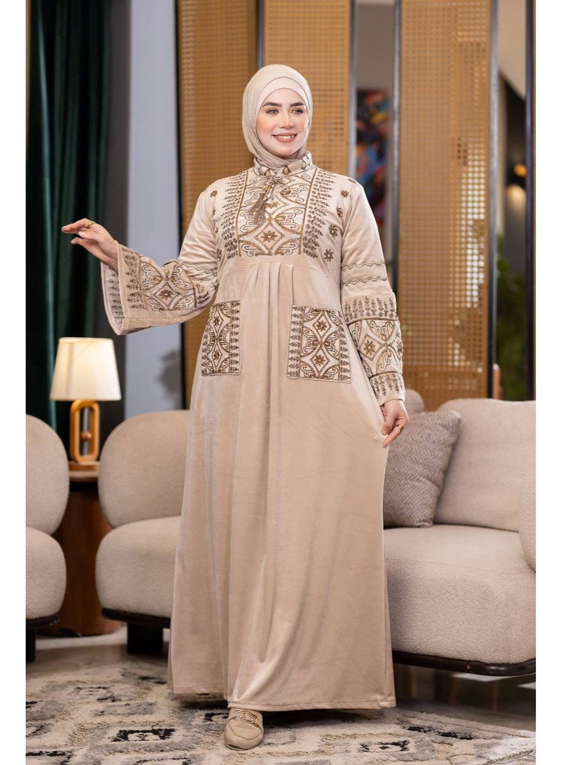 Luxurious women's velvet abaya with elegant silk embroidery – modest and sophisticated design for receiving guests and going out – soft Heidi fabric - Image 3