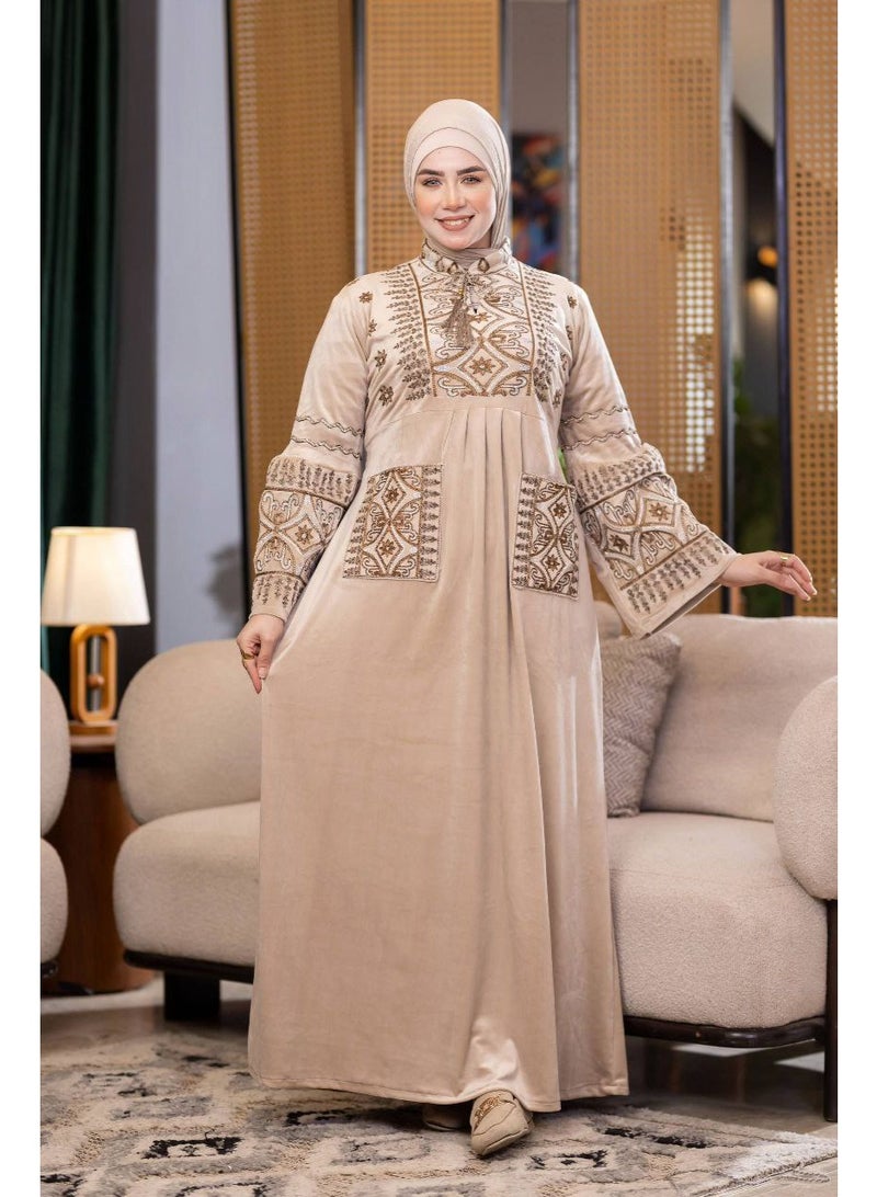 Luxurious women's velvet abaya with elegant silk embroidery – modest and sophisticated design for receiving guests and going out – soft Heidi fabric - Image 4