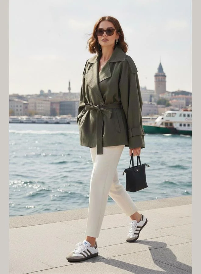 ليلا معطف ترنش نسائي من ليلا بقصة واسعة وياقة مزدوجة الصدر وحزام وأزرار