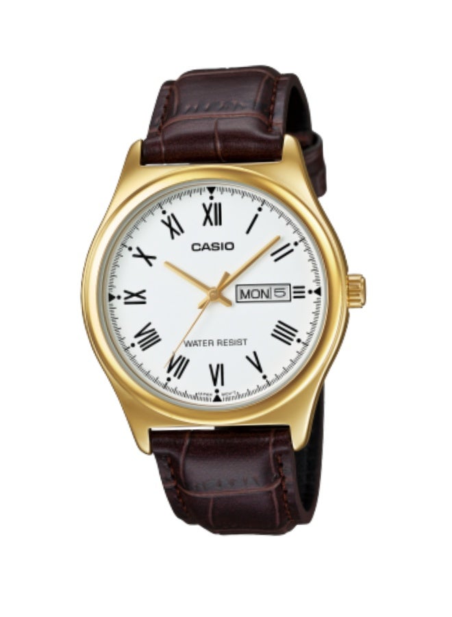 كاسيو ساعة كاسيو MTP-V006GL-7BUDF للرجال، كوارتز تناظرية، ميناء أبيض، هيكل من الفولاذ المقاوم للصدأ باللون الذهبي، حزام جلدي بني، أرقام رومانية، عرض اليوم والتاريخ، ساعة كلاسيكية أنيقة مقاومة للماء - Image 1