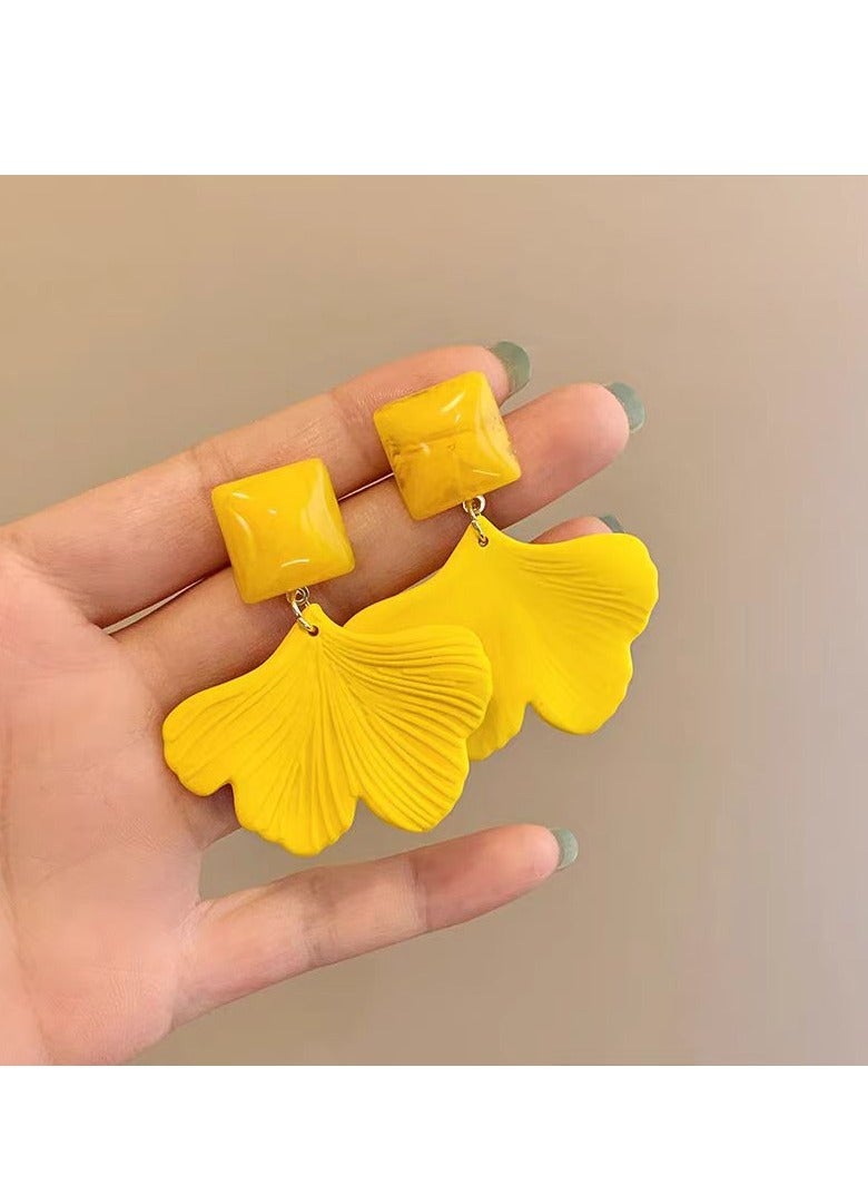 حلق بتلات أصفر من الأكريليك مع تثبيت مربع، مثالي للأعراس، احتفالات العيد، الإجازات الصيفية، فطور وكاجوال ومناسبات المساء - Image 2