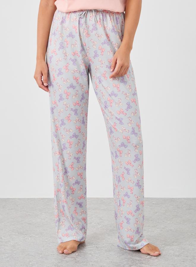 ستايلي طقم بيجامة قطعتين تي شيرت بأكمام قصيرة وياقة على شكل حرف  وطبعات - Image 5