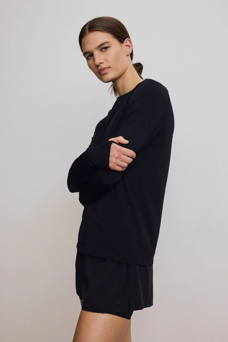 اتش اند ام بلوزة رياضية بدون درزات من نسيج دراي موف