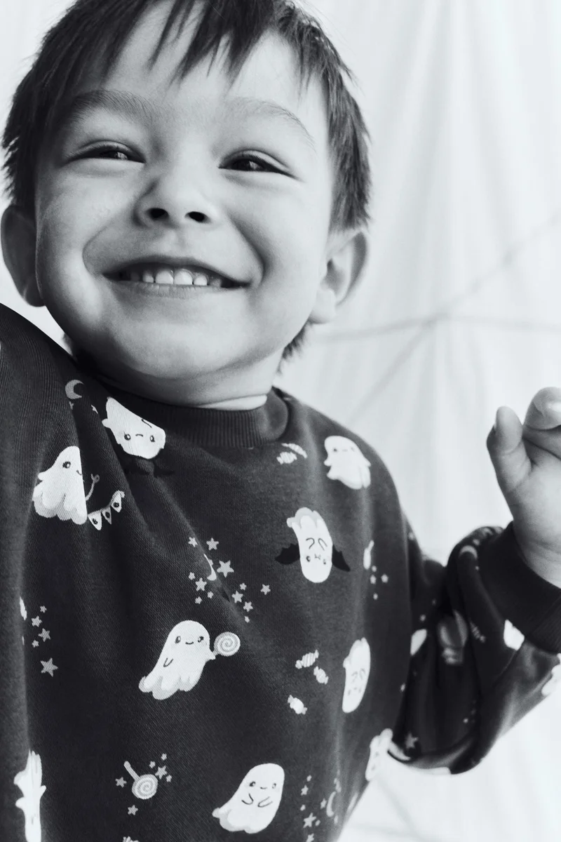 اتش اند ام سويت شيرت بطبعة