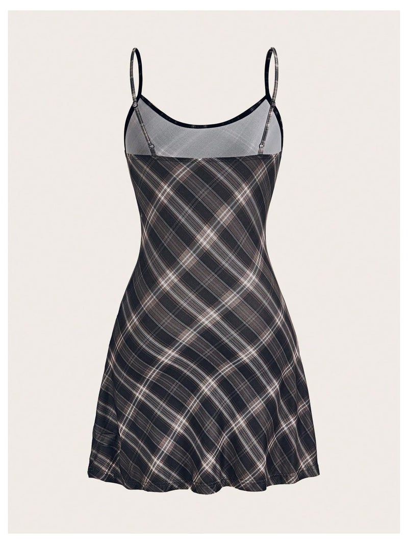 WDIRARA Women's Plaid Spaghetti Strap Cami Dress Sleeveless Flared Hem Mini Dress Black and White Large - Image 2