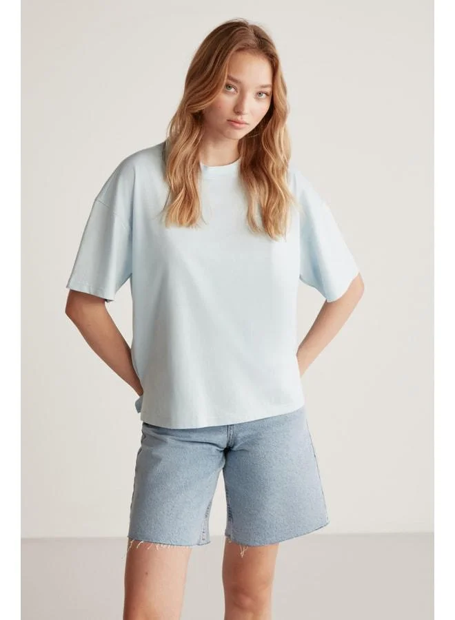 Grimelange Jemmy Women's 100% Organic Cotton Relaxed Fit Slit Round Neck Light Blue T-shirt.