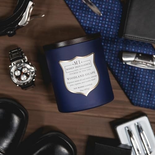 Manly Indulgence شموع مانلي إندولجنس وودلاند إيسكايب المعطرة للرجال، 15 أونصة، فتيل خشبي، شمع صويا مميز، 60 ساعة احتراق، شموع معطرة للمنزل - مصنوعة في الولايات المتحدة الأمريكية - Image 4