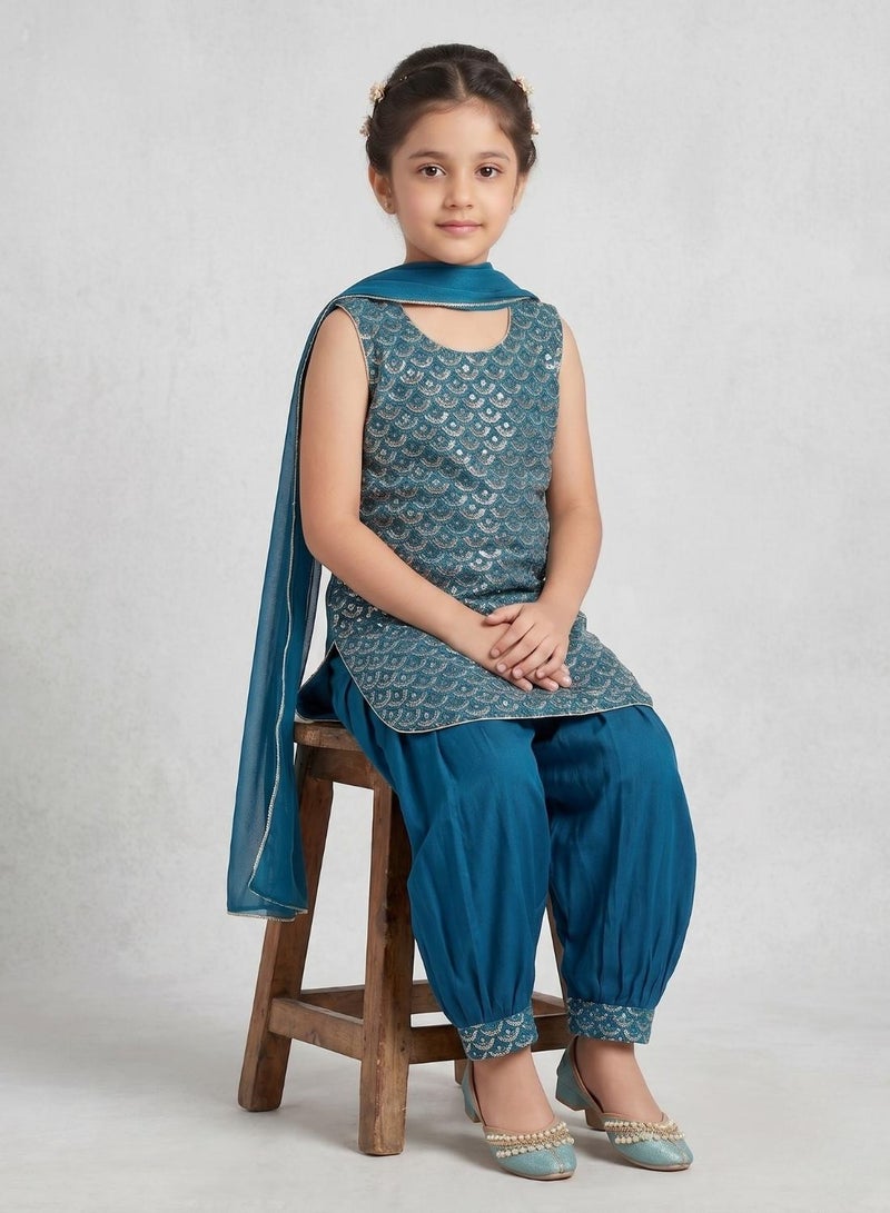 babyqlo Girls Blue Embroidered Ethnic Kurta Set - Image 4