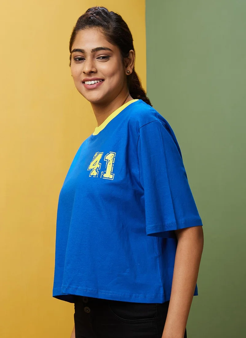 globus Globus Women Blue Typography Printed Drop-Shoulder Sleeves Pure Cotton Boxy Crop T-Shirt
