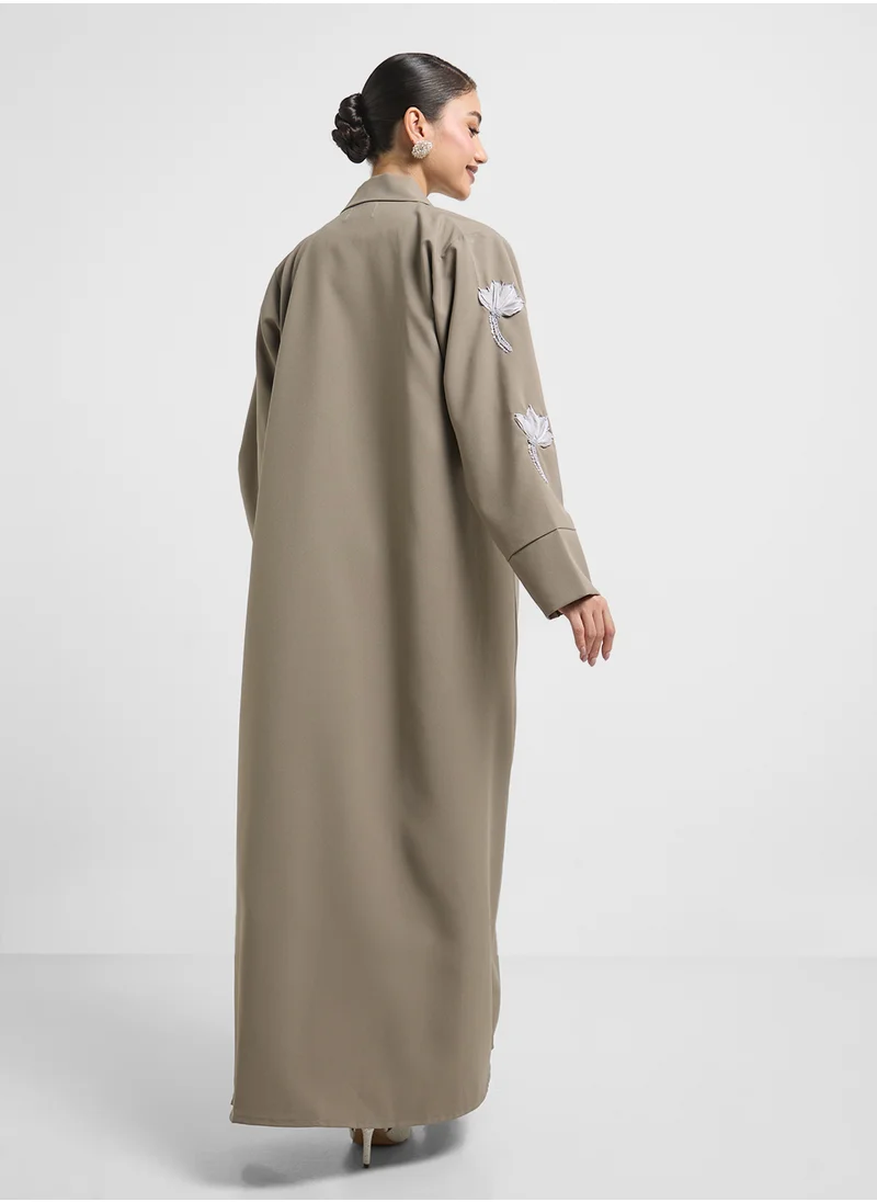 هيا كلوزيت V-Neck Embroidered Flared Sleeve Abaya