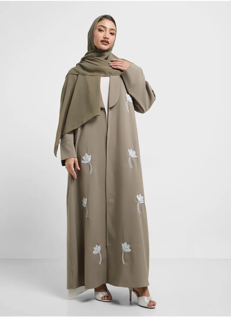 هيا كلوزيت V-Neck Embroidered Flared Sleeve Abaya