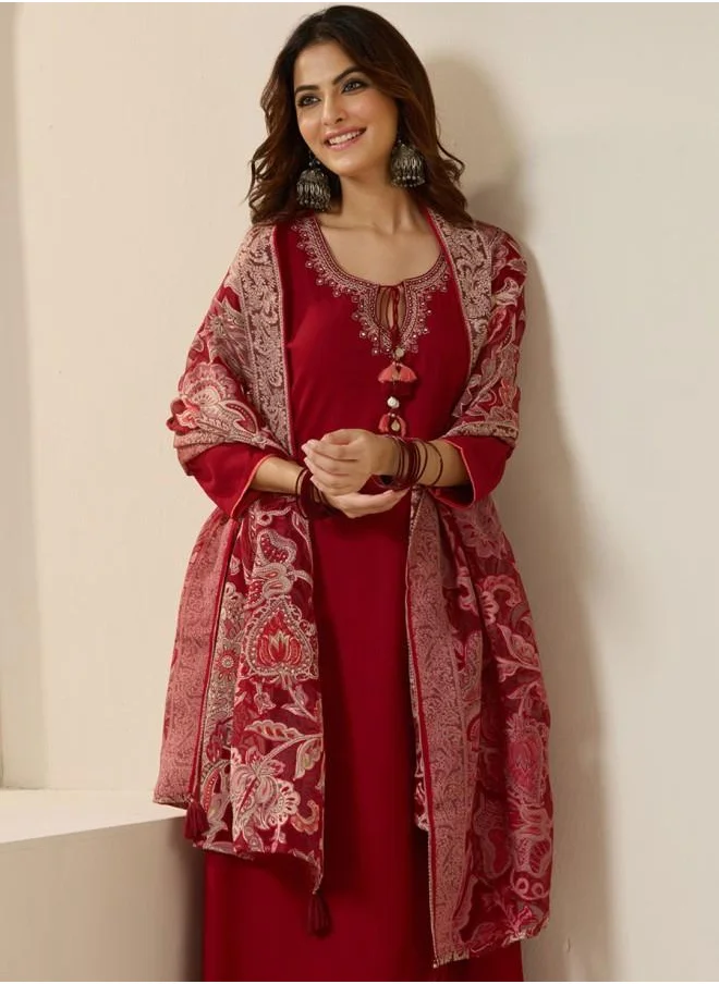 آي شين Maroon Women Maroon Rayon Kurta Set with Embroidered pattern Tunic and Palazzo features a Round neckline and Three-Fourth Sleeve secured with Elastic closure and styled in Straight Fit ideal for Festive moments — a must-have for your statement wardrobe.