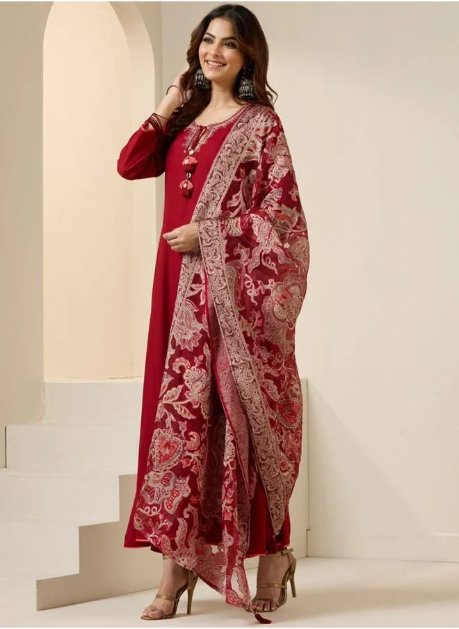 آي شين Maroon Women Maroon Rayon Kurta Set with Embroidered pattern Tunic and Palazzo features a Round neckline and Three-Fourth Sleeve secured with Elastic closure and styled in Straight Fit ideal for Festive moments — a must-have for your statement wardrobe.