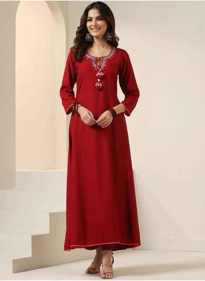 آي شين Maroon Women Maroon Rayon Kurta Set with Embroidered pattern Tunic and Palazzo features a Round neckline and Three-Fourth Sleeve secured with Elastic closure and styled in Straight Fit ideal for Festive moments — a must-have for your statement wardrobe.