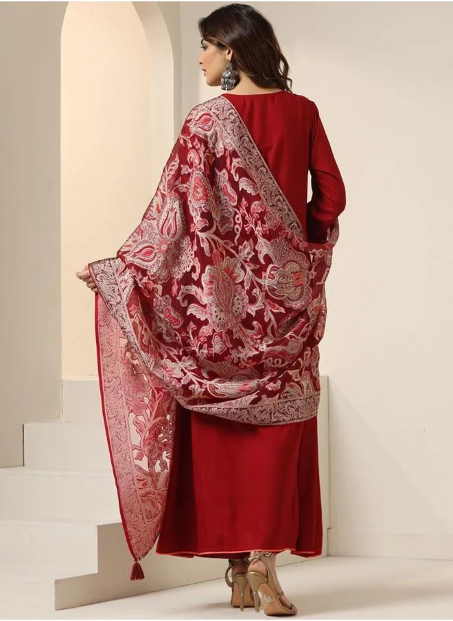 آي شين Maroon Women Maroon Rayon Kurta Set with Embroidered pattern Tunic and Palazzo features a Round neckline and Three-Fourth Sleeve secured with Elastic closure and styled in Straight Fit ideal for Festive moments — a must-have for your statement wardrobe.