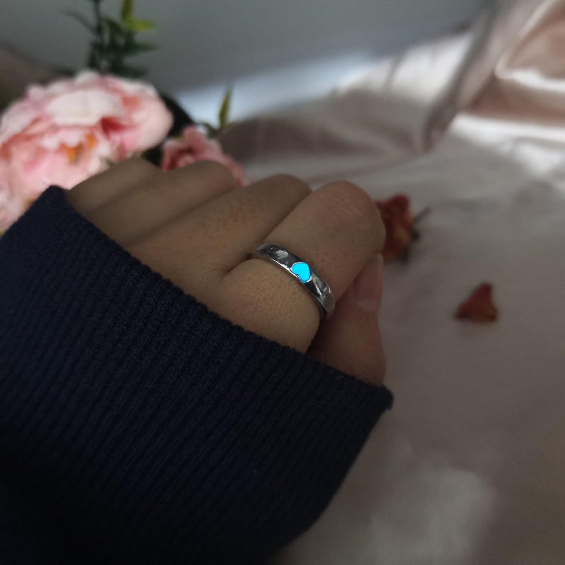 ZMANYIJEW Glowing Heart Ring Pink Blue Heart Couple Funny Dark Luminous Ring Valentine's Day Heart Glow in The Dark Ring Promise Cool Rings for Women Men Valentine's Day Love Jewelry for Women Charm Gift (2PCS) - Image 3
