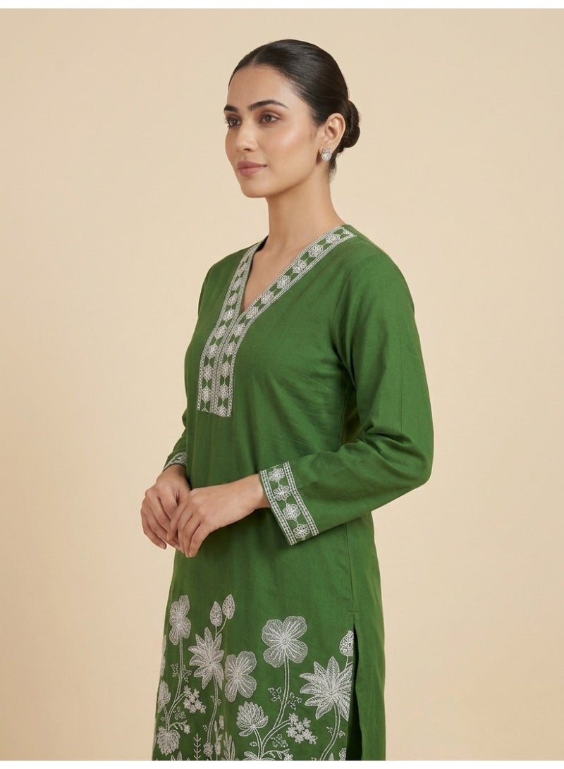 Lucky Kids Women’s Green Floral Embroidered Kurta Pant Set with V-Neck Design - Image 2