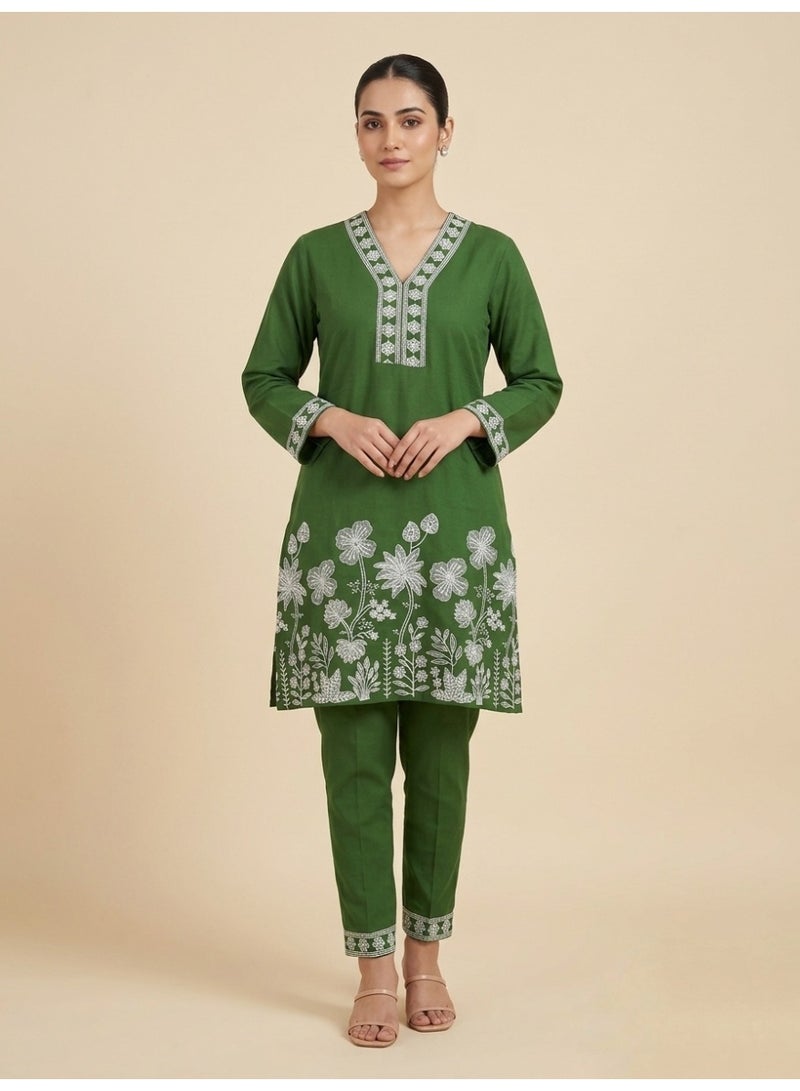 Lucky Kids Women’s Green Floral Embroidered Kurta Pant Set with V-Neck Design - Image 1