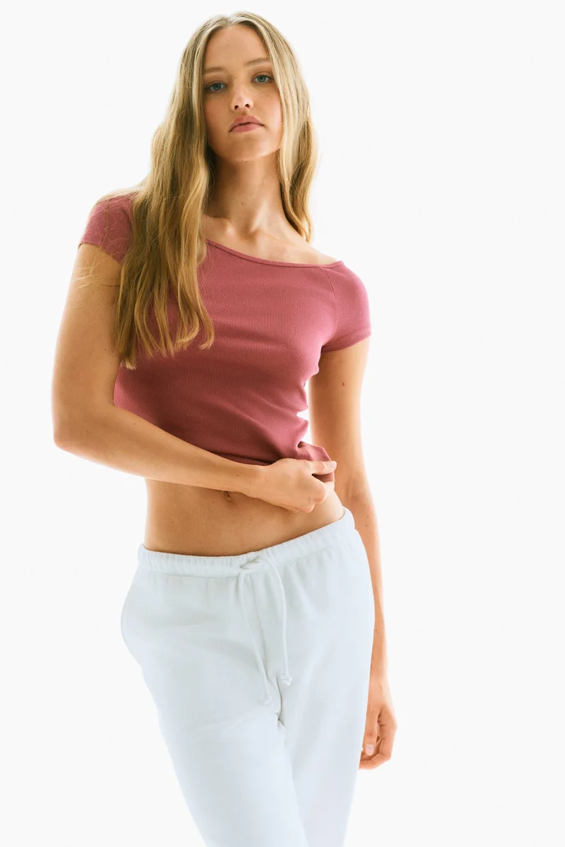 اتش اند ام بلوزة بدون أكتاف من قماش مرن