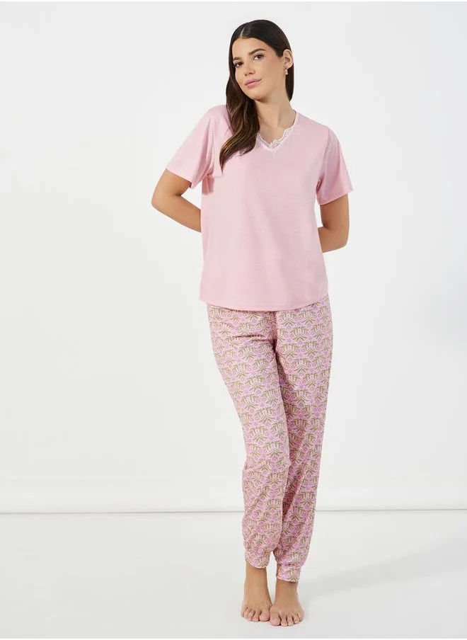 Styli V Neck Scallop Floral Lace Trim T-Shirt & Floral Print Cuffed Pyjama Set