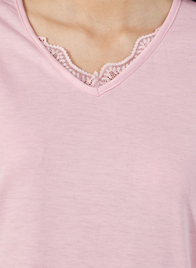 Styli V Neck Scallop Floral Lace Trim T-Shirt & Floral Print Cuffed Pyjama Set - Image 3