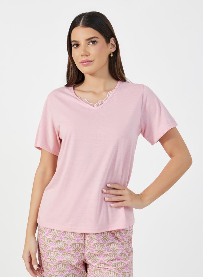 Styli V Neck Scallop Floral Lace Trim T-Shirt & Floral Print Cuffed Pyjama Set - Image 2