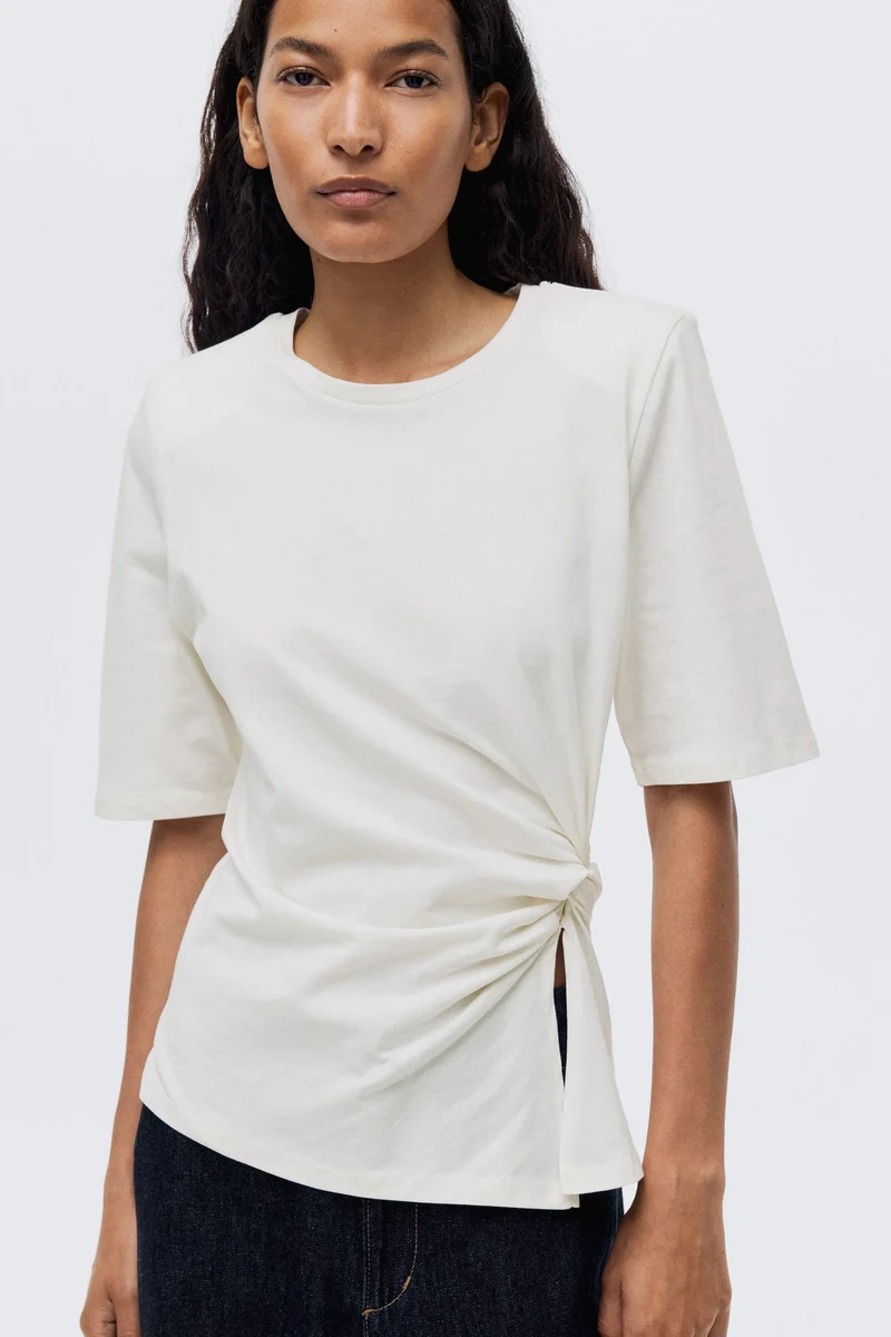 اتش اند ام تي-شيرت بجزء ملفوف