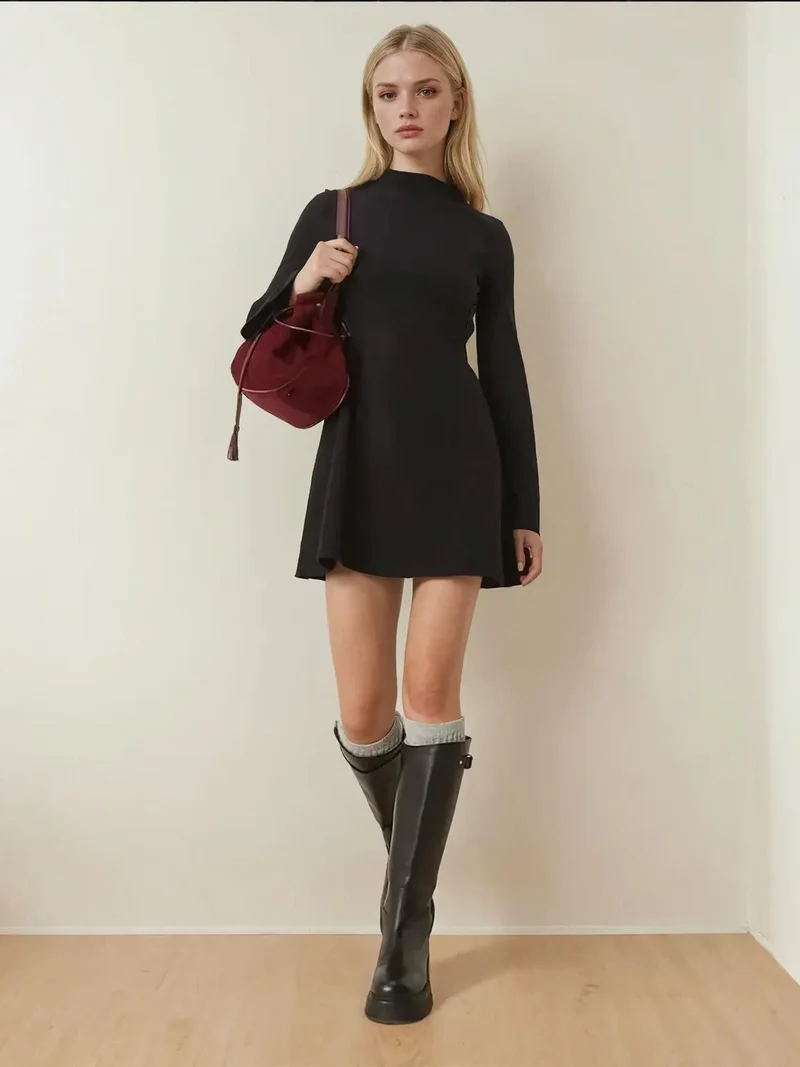 زوبعة فستان قصير بياقة عالية وأكمام واسعة