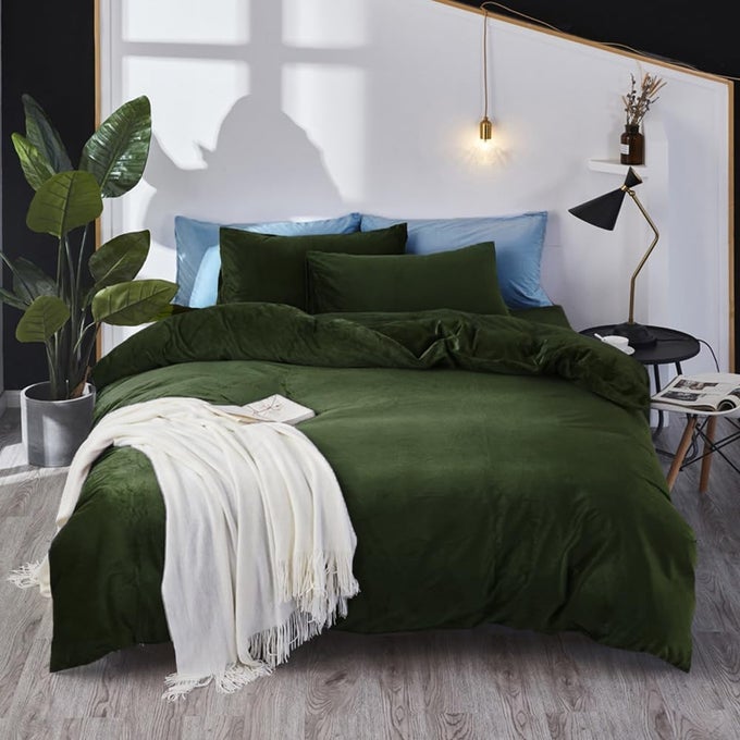 ARMY GREEN VELVET COMFORTERS KING SOLID DARK GREEN FLUFFY BEDDING COMFORTERS WOMEN MEN PLAIN FLUFFY OLIVE GREEN SOFT QUILTS COZY BLACKISH GREEN FLANNEL BLANKETS PUFFY MILITARY HUNTER GREEN BED