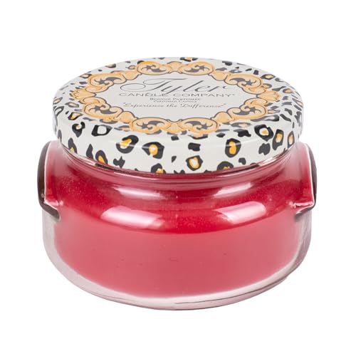 Tyler Candle Co. A Christmas Tradition 22oz Candle - Image 1