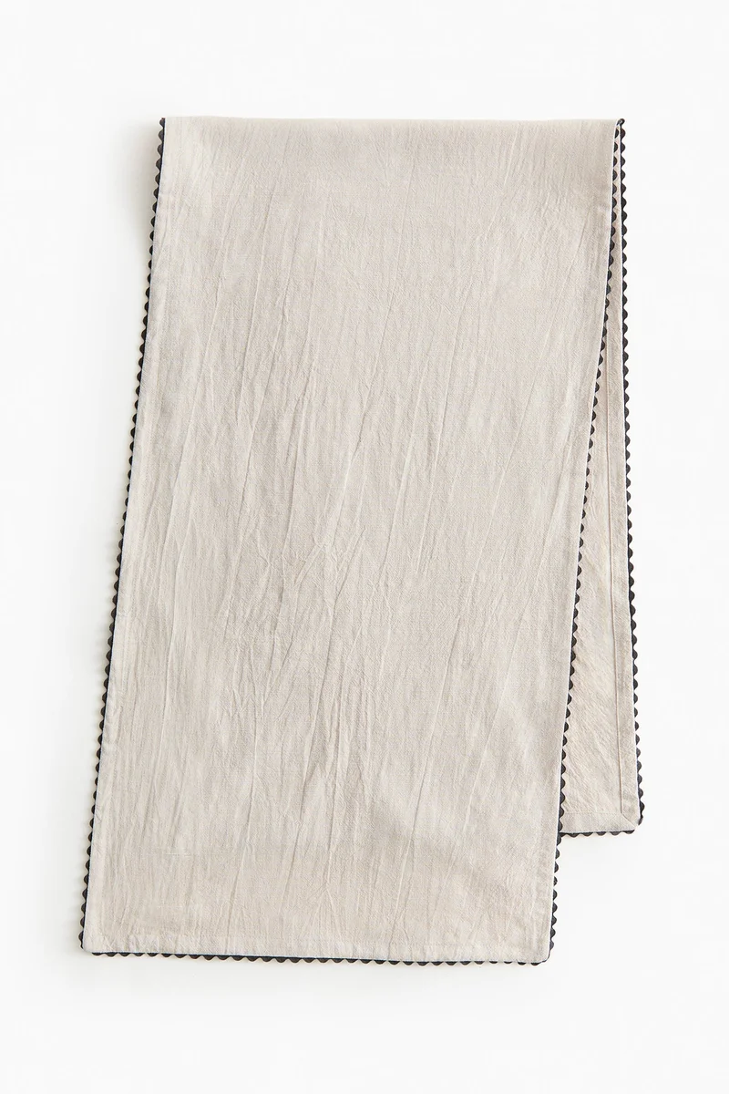 H&M Scalloped-edge table runner