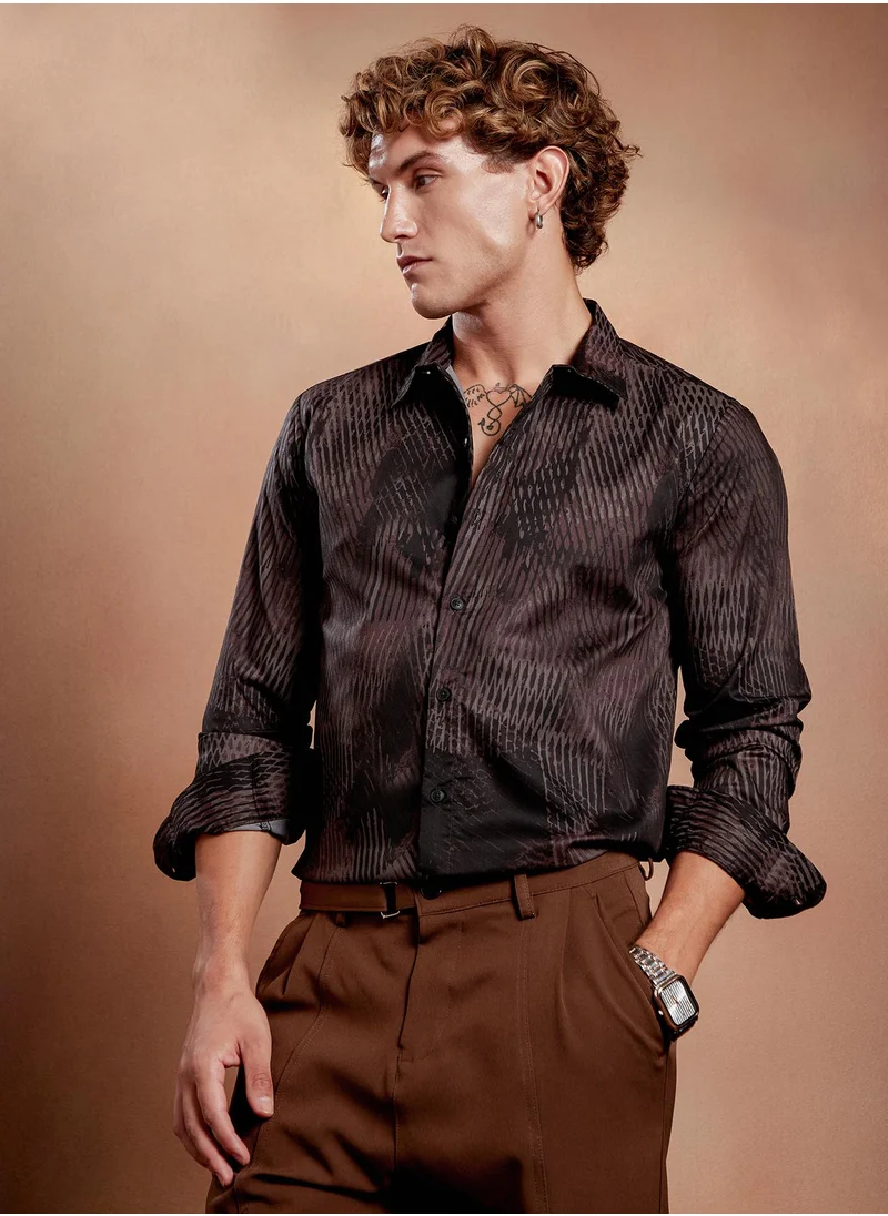 كامبوس سوترا Campus Sutra Men's Midnight Black & Mocha Brown Meshura Regular Shirt For Casual Wear | Spread Collar | Long Cuffed Sleeves | Button Closure | Shirt Crafted With Comfort Fit For Everyday Wear
