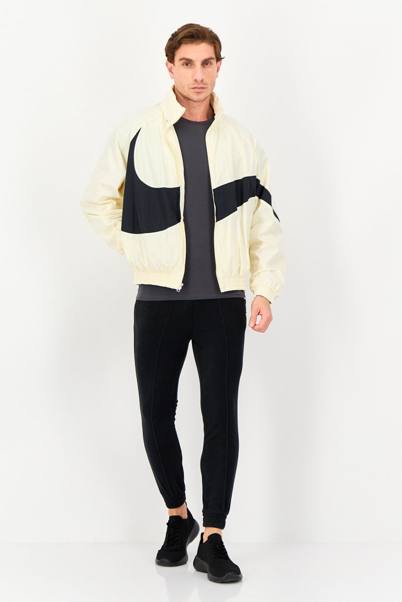 Nike جاكيت واقي من الرياح بأكمام طويلة للرجال بتصميم واسع، كريمي - Image 4