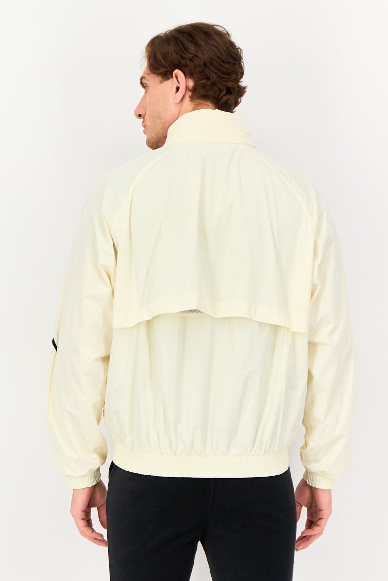 Nike جاكيت واقي من الرياح بأكمام طويلة للرجال بتصميم واسع، كريمي - Image 2